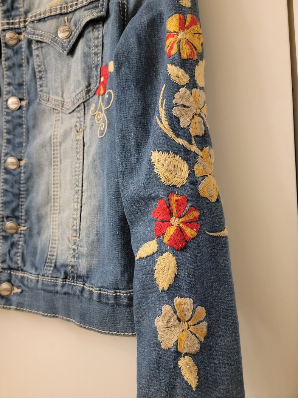 DRIFTWOOD Embroidered Light Blue Denim Jacket with Red & Yellow Flowers - Picture 5 of 5